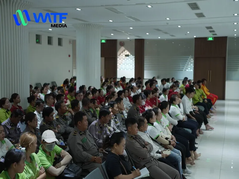 Đầu tư vào con người tạo ra giá trị bền vững và khởi đầu cho những thay đổi tích cực. Đầu tư vào con người tạo ra giá trị bền vững và khởi đầu cho những thay đổi tích cực.